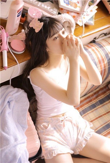 草莓丝瓜榴莲绿巨人WWW最新版下载